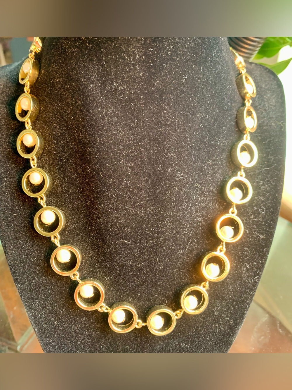 Ann Taylor Gold Tone Pearl Link Necklace - Beautiful!